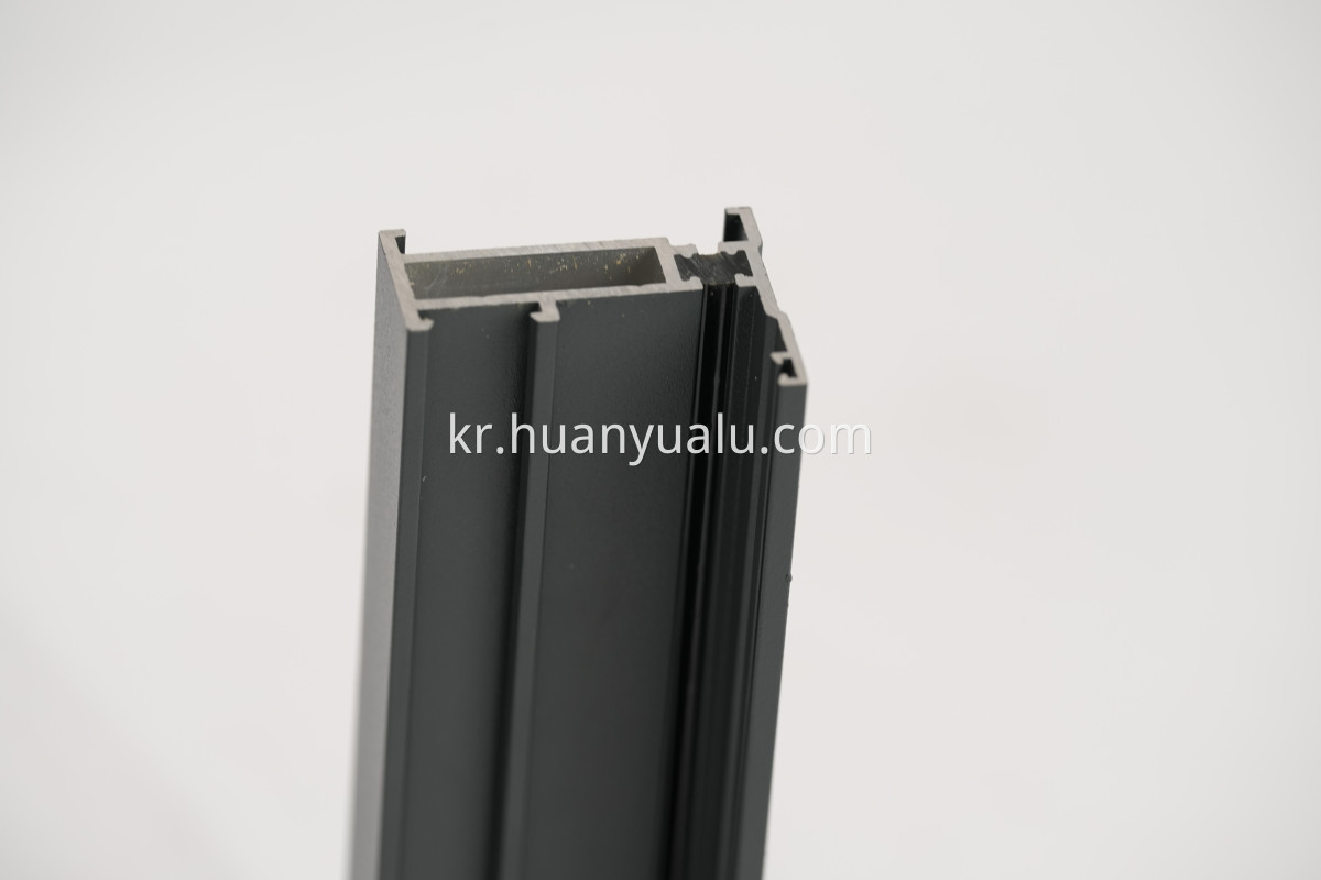 Thermal insulation profiles